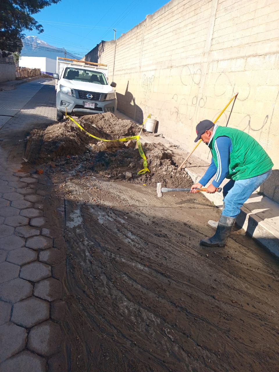 CAPAMH atiende fuga de agua en el barrio de San Lucas